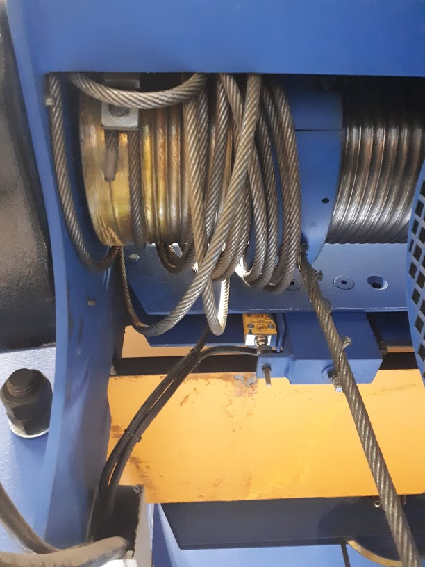 wire hoist rope damaged rolled